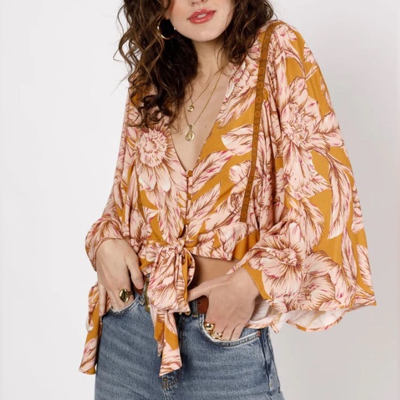 Band of Gypsies Tops - NWT- Band Of The Free Libby Gold Floral Bell sleeve crop top size small